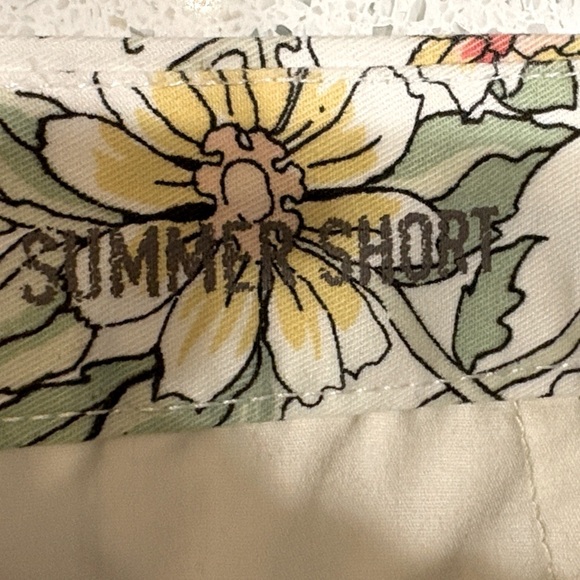 Gap Khakis Floral Mid-Rise Shorts, Women’s Size 6 - Picture 4 of 6